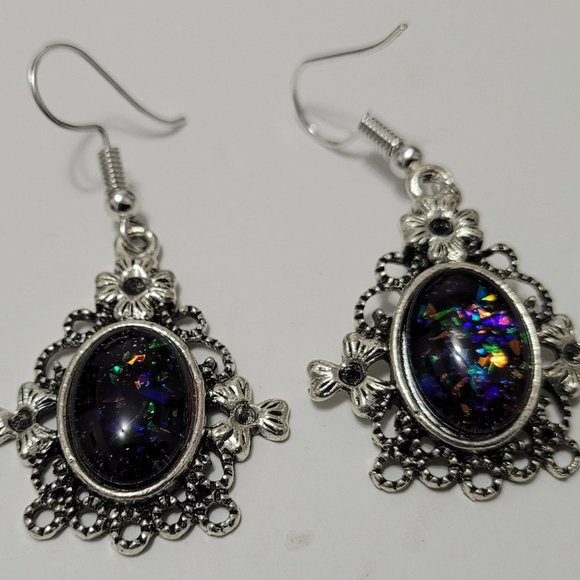 Earrings - Picture 4 of 9